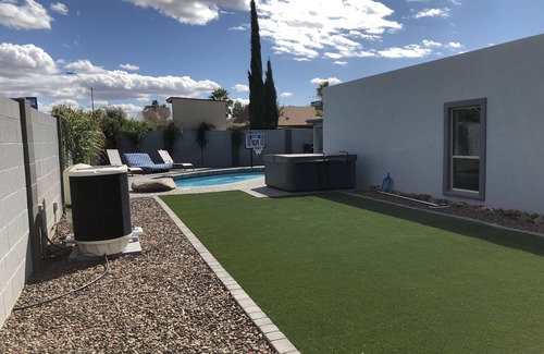 Covey House | Free Pool Heat! Hot tub, Fire Table, Amazing backyard, RV Parking!