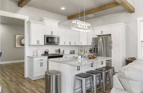 Vinita House | Free PWC w/4+ nt stay Boat Slip Available, Lakeside Retreat, hot tub & Com Pool