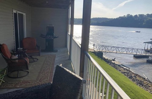 Camdenton Apartment | Freeboard at Miramar