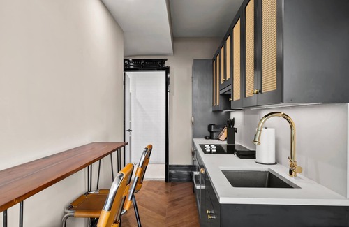 Bowery Condo | Freeman 903 by Rove | 1BR Condo w Shared Amenities
