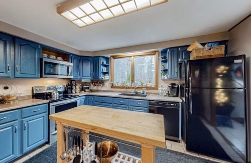 Durham House | Freeport Landing Spacious 4-bdrm house pet friendly, swimming pool, private yard