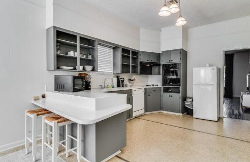 Freetown - Port Rico House | Freetown Hideaway-Private Room Shared Kitchen & Free Parking