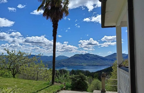 Trarego Viggiona House | Freistehendes Ferienhaus am Dorfrand mit Panoramablick auf den Lago Maggiore