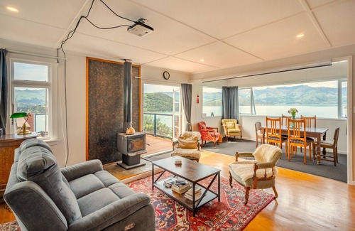 Christchurch District House | French Farm Retreat - Banks Peninsula Holiday Home