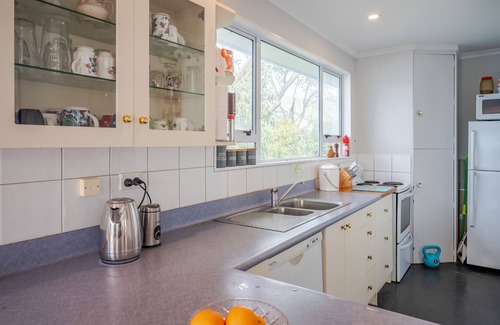 Christchurch District House | French Farm Retreat - Banks Peninsula Holiday Home