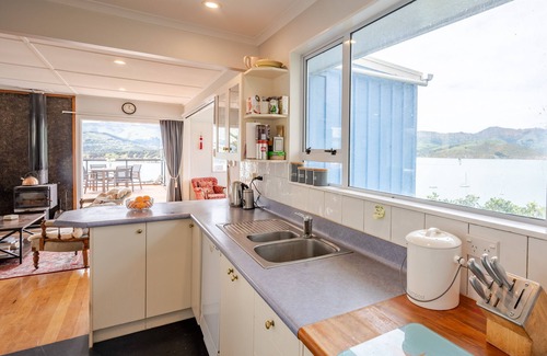 Christchurch District House | French Farm Retreat - Banks Peninsula Holiday Home