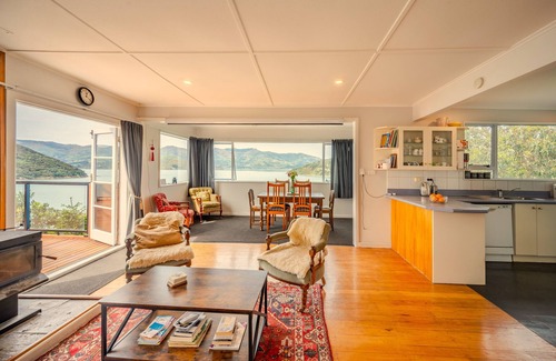 Christchurch District House | French Farm Retreat - Banks Peninsula Holiday Home