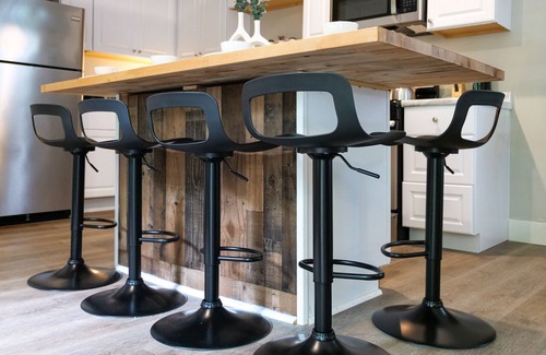 Tremont Apartment | Fresh and Trendy Tremont Getaway