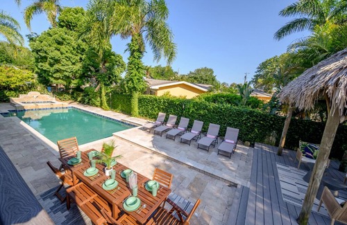 Harbor Hills House | *Freshly Remodeled* Luxury Home with Pool and Hot Tub + Minutes to Indian Rocks Beach + Sleeps 20!