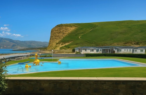 Bridport Cottage | FRESHWATER BEACH HOLIDAY PARK - HOLIDAY ACCOMMODATION 12281 in Burton Bradstock