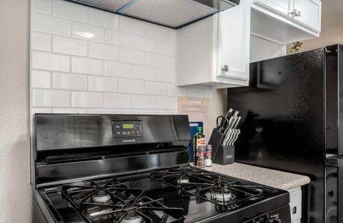 Raisin Apartment | Fresno Apt | Parking | 1/1 |Near Gazebo Gardens