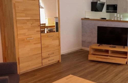 Neubrandenburg Apartment | Freundliche Wohnung mit Parkplatz und Terrasse
