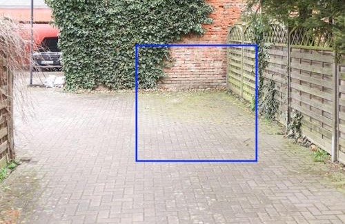 Neubrandenburg Apartment | Freundliche Wohnung mit Parkplatz und Terrasse