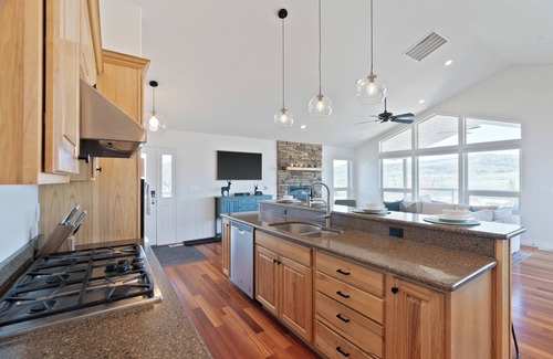Davenport House | Friday Bay Retreat – Upper Level Getaway With Gorgeous Views
