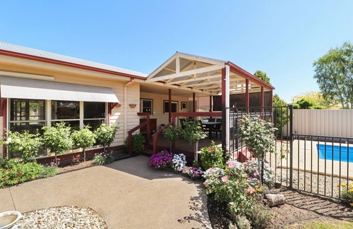 Mansfield House | Friday's Retreat - Home in the heart of Mansfield