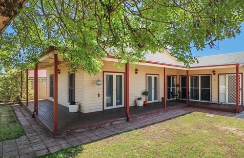 Mansfield House | Friday's Retreat - Home in the heart of Mansfield