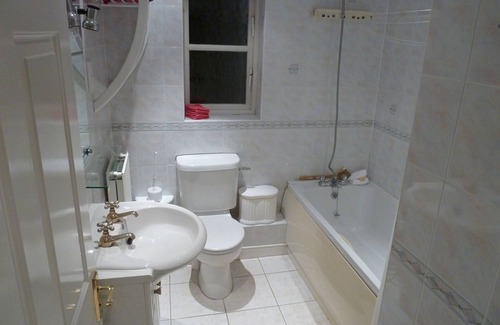Croxley Green House | friendly and peaceful