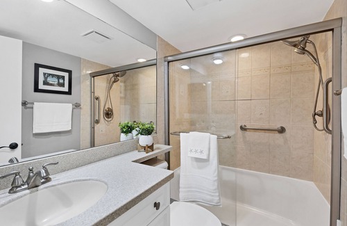 Sarasota Condo | Friends and Family Beach Retreat-Walk to Award Winning Siesta Key Beach!