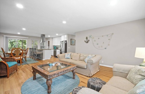 Blue Heron Lake House | Frippin Graytful, Golf Cart Included, Pet Friendly - 120 Sea Otter