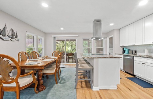 Blue Heron Lake House | Frippin Graytful, Golf Cart Included, Pet Friendly - 120 Sea Otter