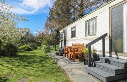 Cylch-Y-Garn House | Fron Dderw Caravan