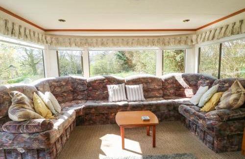 Cylch-Y-Garn House | Fron Dderw Caravan
