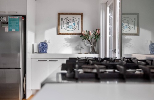Blairgowrie House | Front Beach House Blairgowrie - 1 bedroom for 2 guests - 1 NIGHT FREE!* - Pool, spa, walk to beach and shops!