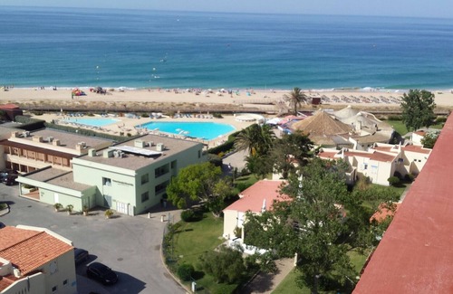 Torralta Apartment | Front beach view in Alvor