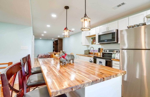 Front Royal Apartment | Front Royal Studio w/Mtn Views & Brick Oven