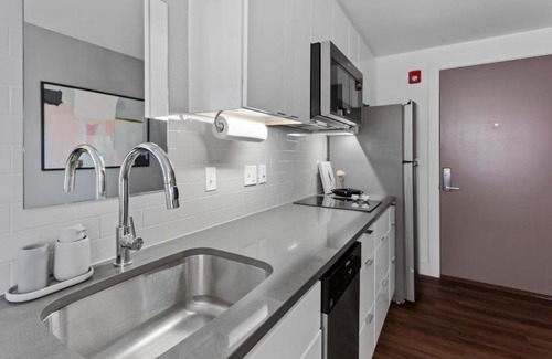 Hanover Place Apartment | FRONTDESK Bright Open Studio Apt near Union Hill