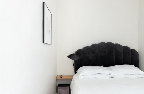 West Town Apartment | FRONTDESK Classic Studio Apt in West Town