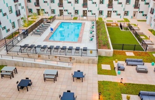 Downtown Des Moines Apartment | Frontdesk | Open and Bright 2 BR Apt