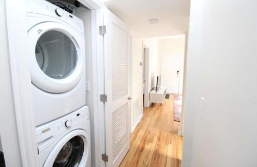 Ukrainian Village Apartment | FRONTDESK Wicker Park 2 BR Apt with Laundry