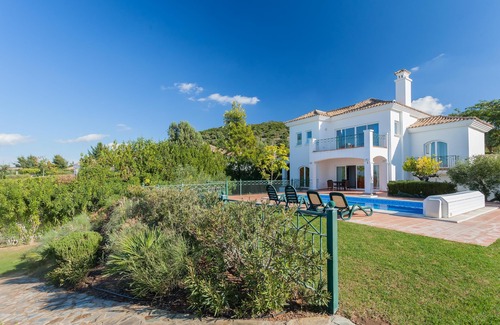 Arcos de la Frontera Villa | Frontine golf 4 bedroom villa with private pool and garden in a gated community