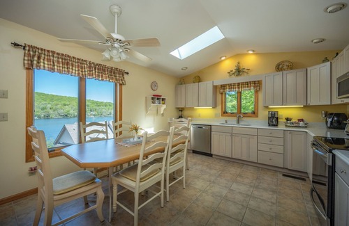 Mountainside Condo | Frost & Float Getaway! Cozy 2-bedroom condo in Deep Creek Lake with Lakeviews