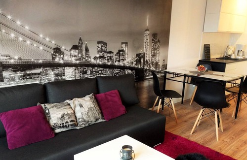 Krowodrza Apartment | Fuchsia Apartment Krakow center for max 4 people