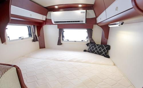 Fujisawa Other | Fukuroneko RV 海辺の駐車場でキャンピングカーでの車中泊