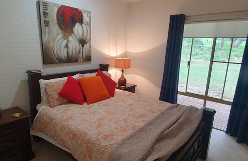 Meelon Bed & Breakfast | Full Breakfast with Family or Friends, on Farm with Pool.