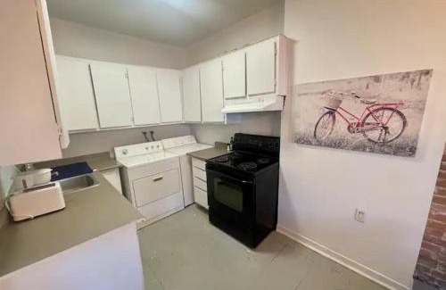 Mile End House | FULL KITCHEN 12min from DTOWN Room B