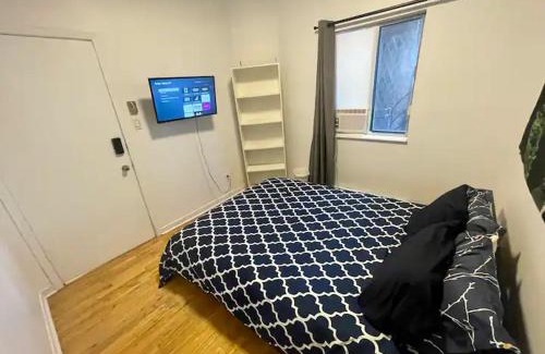 Mile End House | FULL KITCHEN 12min from DTOWN Room B