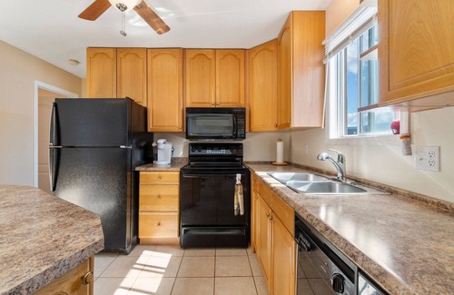 Celista House | Full Lake Front Cabin on the Shuswap! Sleeps 13