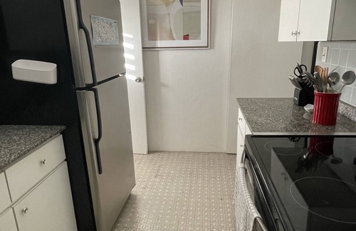 Miramar Condo | FULL Power, Wifi, Water, Art Gallery 3BR/2BA Apt-Miramar