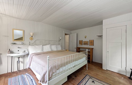 Warren Cabin | FULLER CAMP + Riverside + Swimming Hole - Surrounded by Private Property