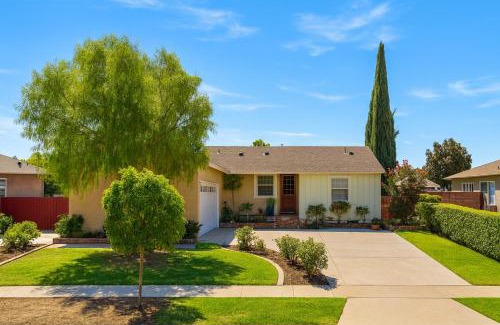 Northwest Anaheim House | Fullerton Adventure Basecamp - Short Trip To Disneyland