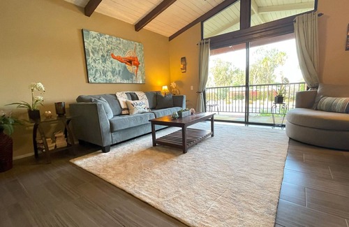 Sunrise Vista Chino Condo | Fully-Equipped Condo w Mtn Views, 2m to DT