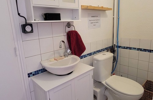 Saint-Cyr-en-Val Apartment | Fully-equipped self-catering studio