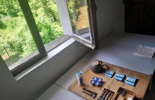 Figeac Apartment | Fully-equipped, riverside T1 apartment.
