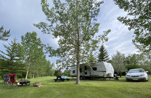 Lyalta House | Fully equipped RV in park-like, treed, private setting!