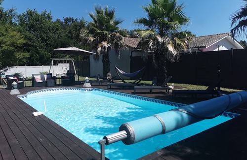 Le Porge Ski Chalet | Fully equipped vacation home with private pool 10min from the ocean