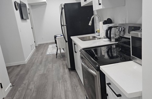 Northwest Edmonton House | Fully furnished 1 bd cosy basement suite in the center of the city.